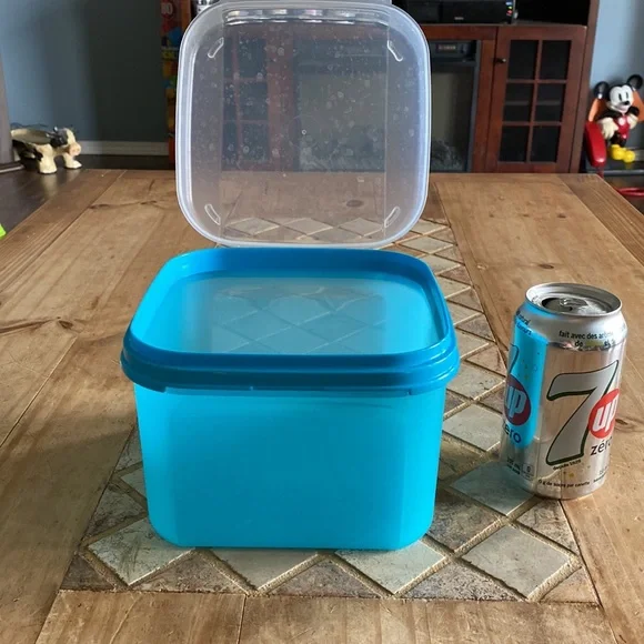 Tupperware Container 11 Cups in Size🥰🥰 - Picture 4 of 4